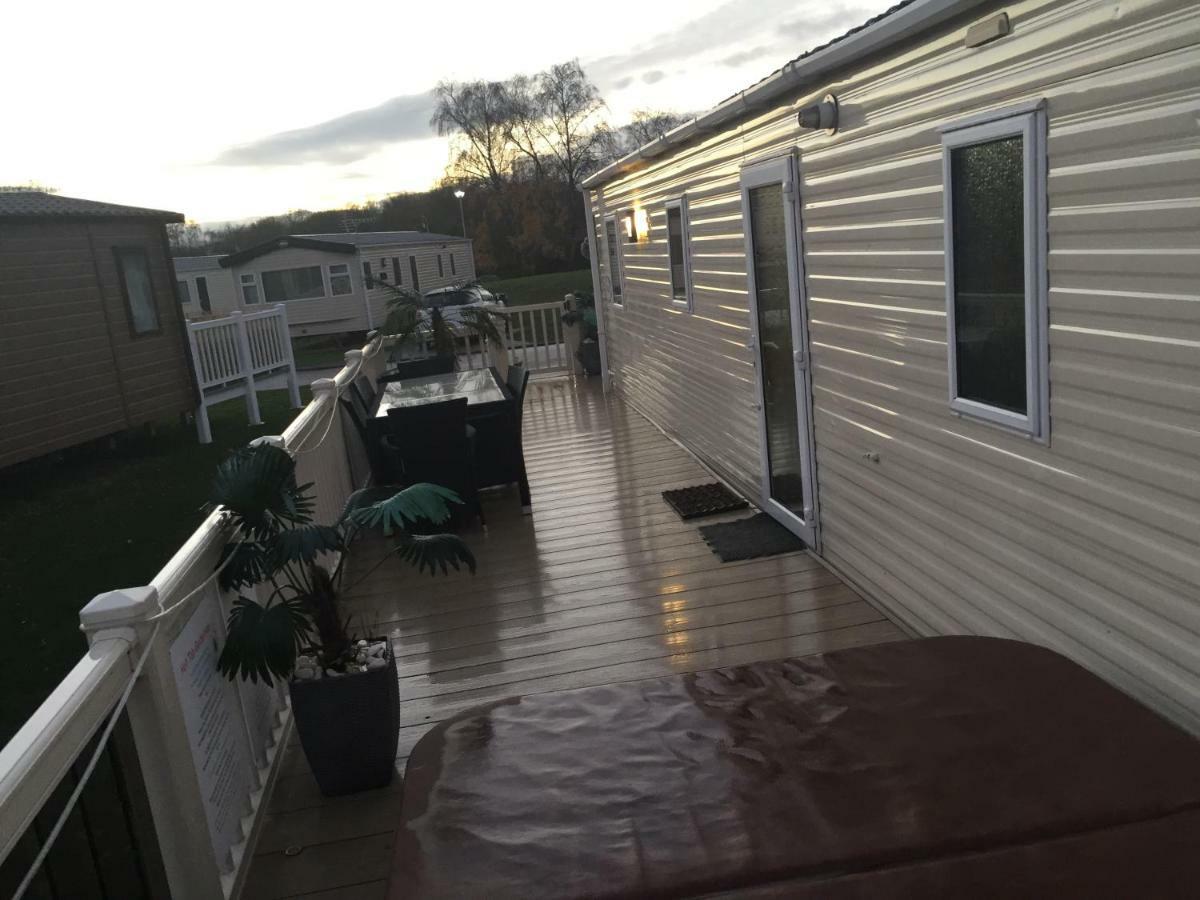 3 Bedroom 8 Berth Standard Basic Caravans With Hot Tub,Mountain Bikes Таттершелл Екстер'єр фото